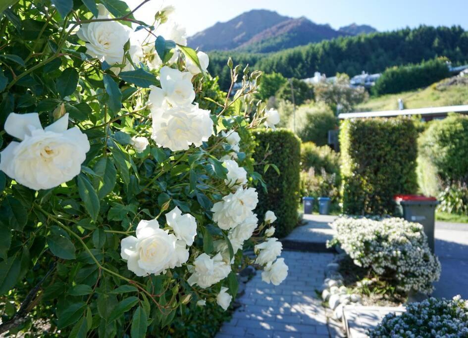 Fernhill Stunning View Home クイーンズタウン エクステリア 写真